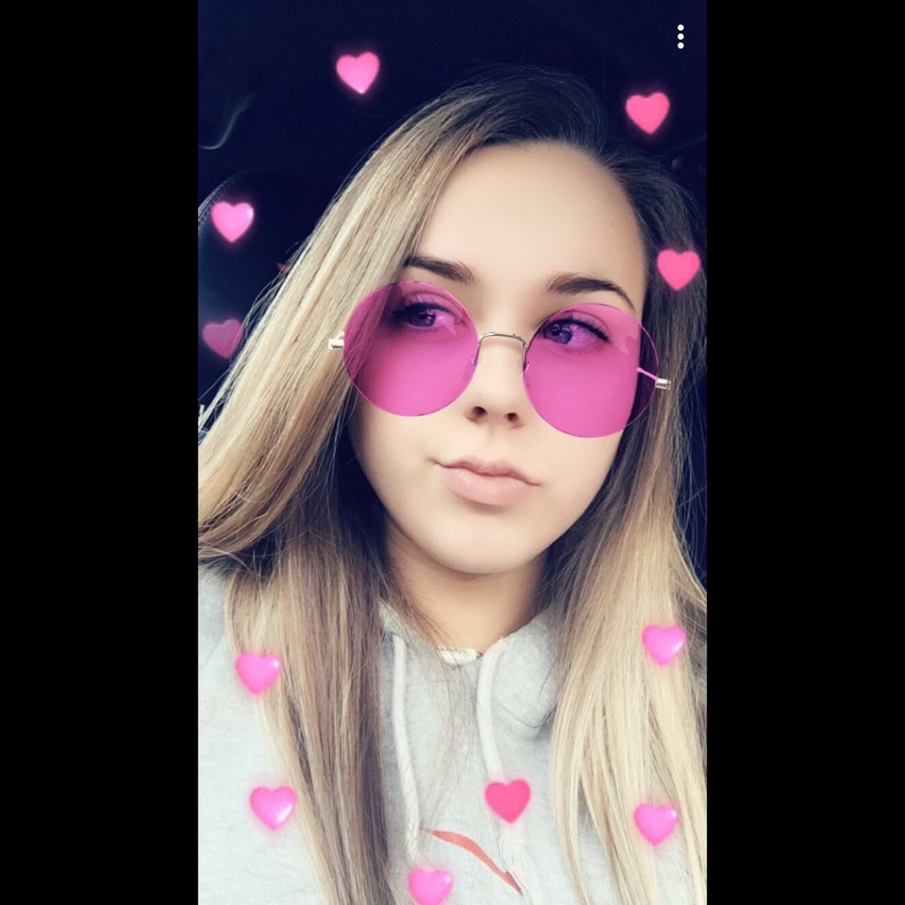 Meet your Posher, Alexis